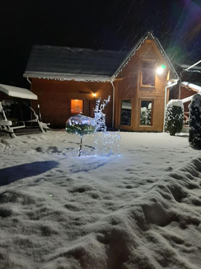 Коттедж "Пятое Колесо" 1 Lazeșciîna Exterior foto